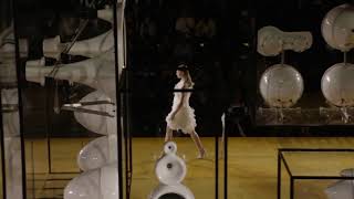 Lim Med vilje hoppe The Burberry Spring/Summer 2020 Runway Show - YouTube