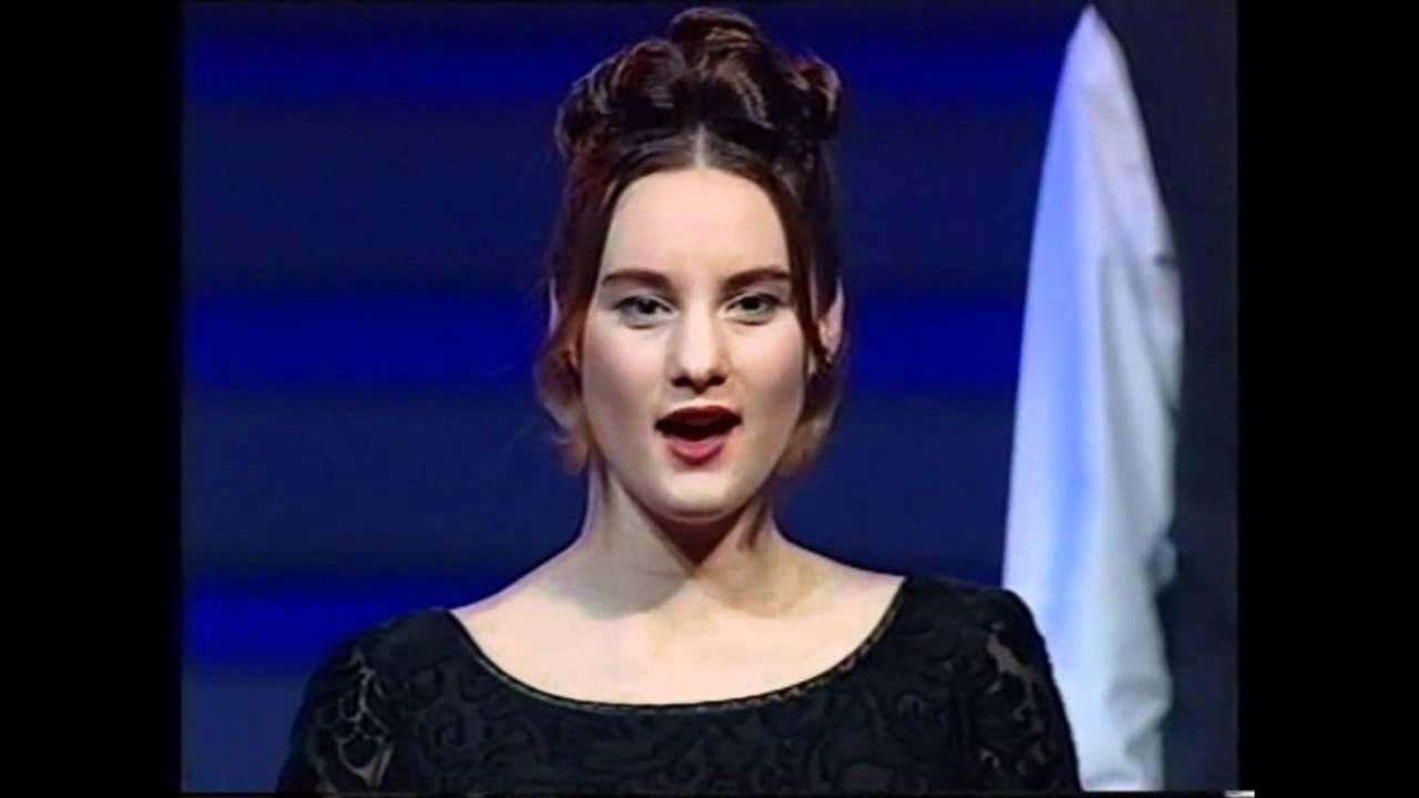 Anúna - "Home and the Heartland" (Riverdance, 1995) Anúna - "Home and the Heartland" (Riverdance, 1995)