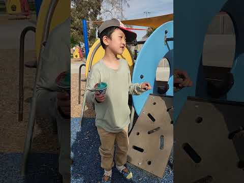 7 years old boy US America playground Ice cream 만7세 미국 놀이터 미국아이스크림