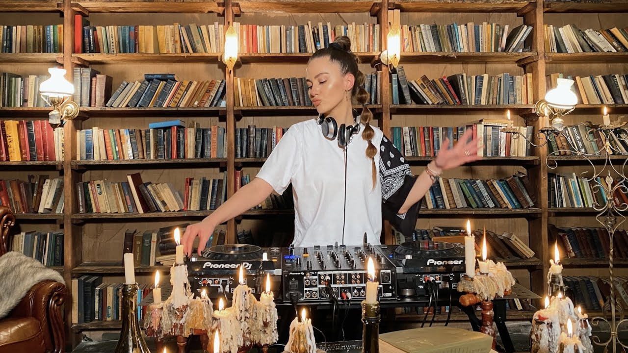 Bass House and Tech House mix by DJ Justri from Hogwarts Library