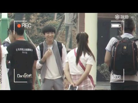 【TFBOYS王俊凯】#我们的少年时代 飯拍#分享邬童学长拍戏时的琐碎日常