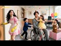 أم عزباء أخذت أطفالها للعمل فتسلل 3 عباقرة لمكتب الـCEO ليمازحوه وصرخوا بابا وبدأت قصة حب أم عزباء أخذت أطفالها للعمل فتسلل 3 عباقرة لمكتب الـCEO ليمازحوه وصرخوا بابا وبدأت قصة حب