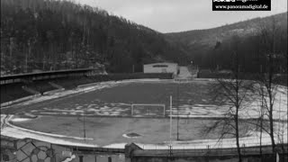 Das Otto-Grotewohl-Stadion in Aue und die fleißigen Helfer der BSG Wismut Aue, Februar 1974