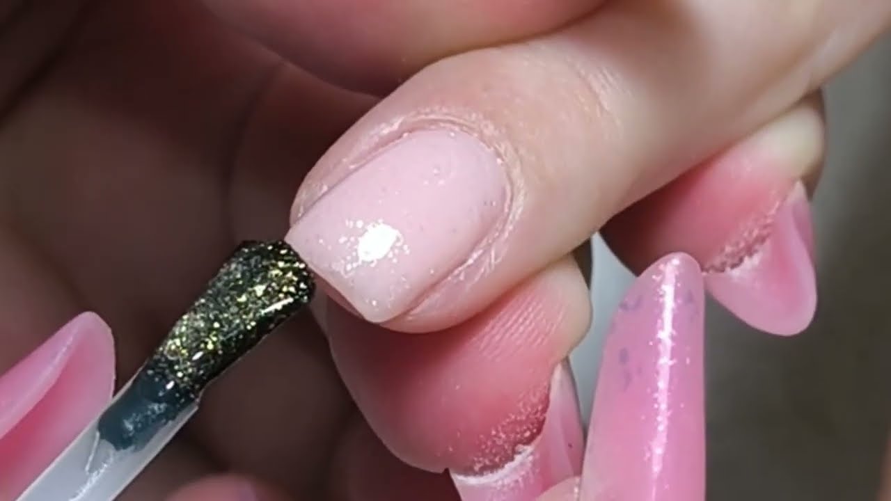 Hogyan készíts tökéletes erősített gél lakkot? Profi tippek!