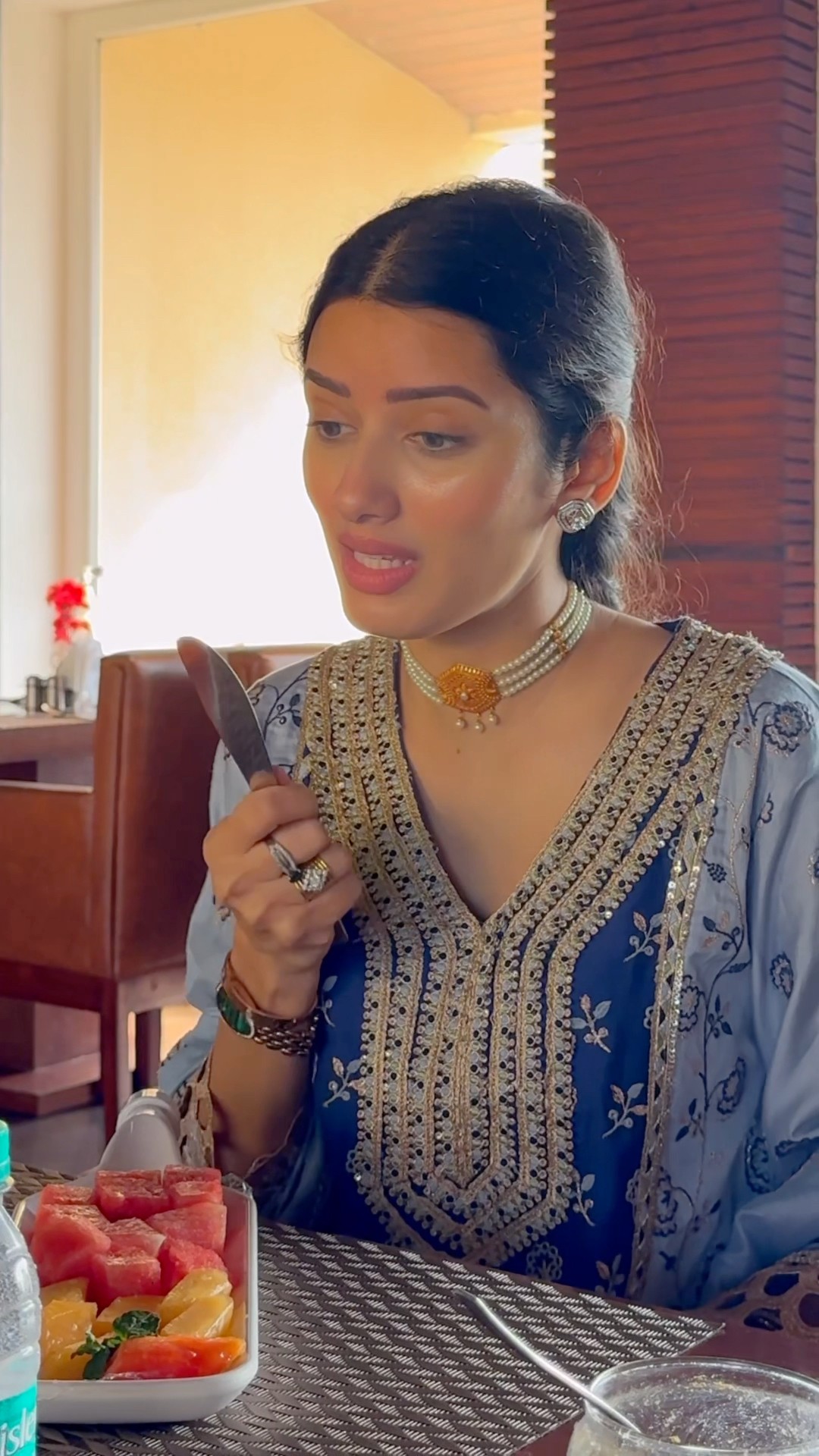 Free ki Chize aisi hi hoti hai ? #neetubisht #trending #lakhneet #shorts #comedy