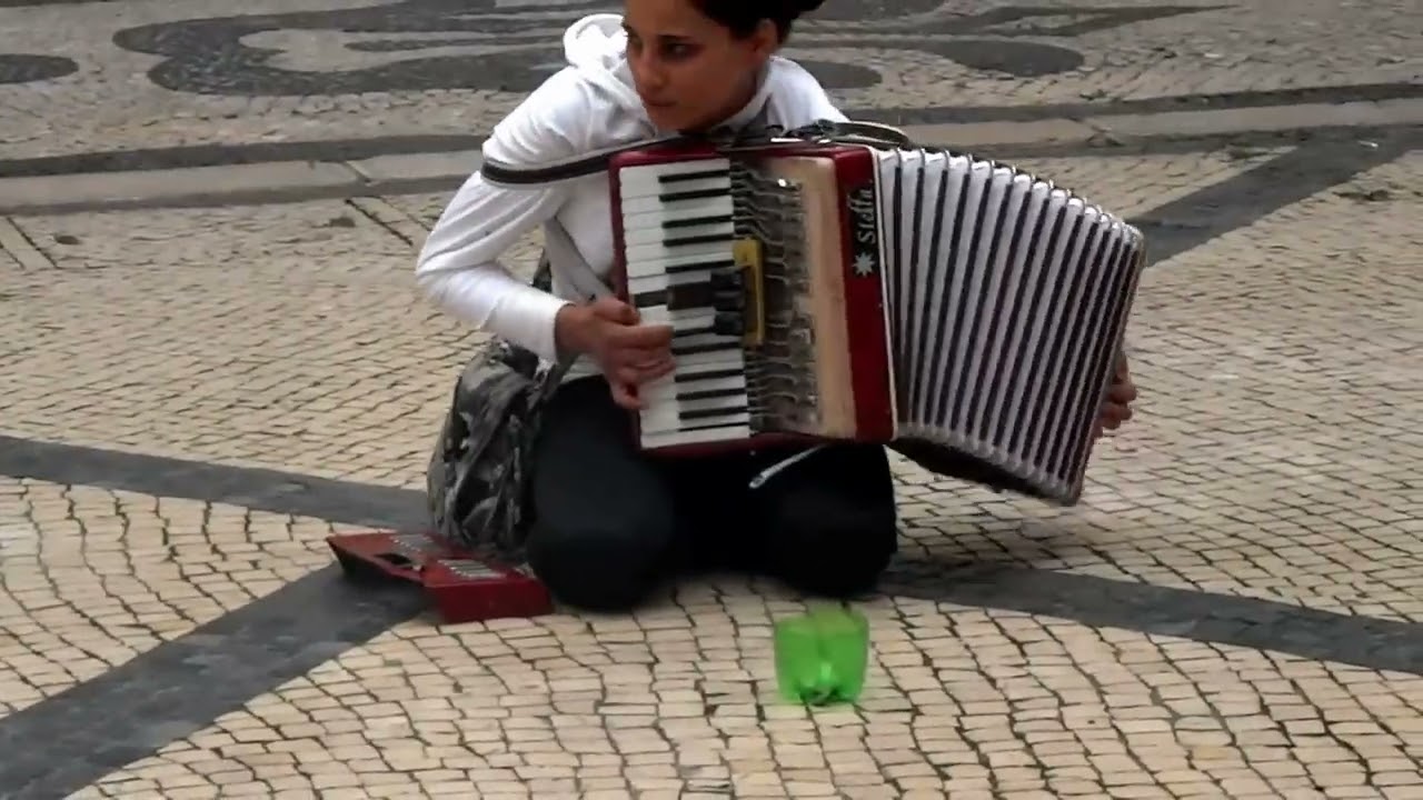 Portuguese Street Performer Playing Accordion - YouTube