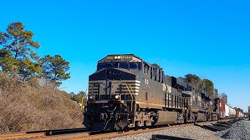 NS ES44AC Gevo #8131 leads 153