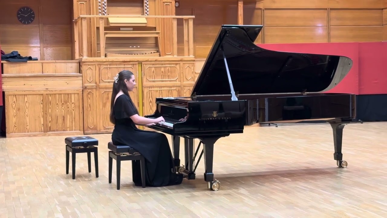 Viktória Kuprijanov (14)- W.A.Mozart- Sonata F dur KV 280 (I. Allegro assai) 