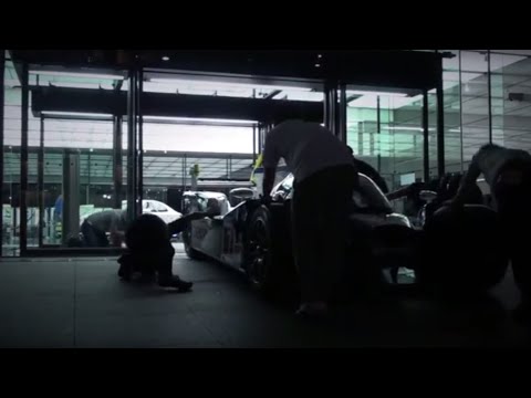 TOYOTA Racing WEC 2013年 TS030 HYBRID 東京本社に登場！