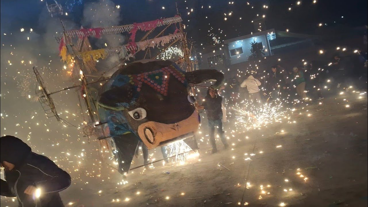 Asi es la quema de TORITOS GIGANTES en San Cristobal Tepontla / Puebla Mexico 2026