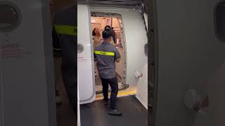 Ngintip Pramugari Cantik Super Air Jet Buka Pintu