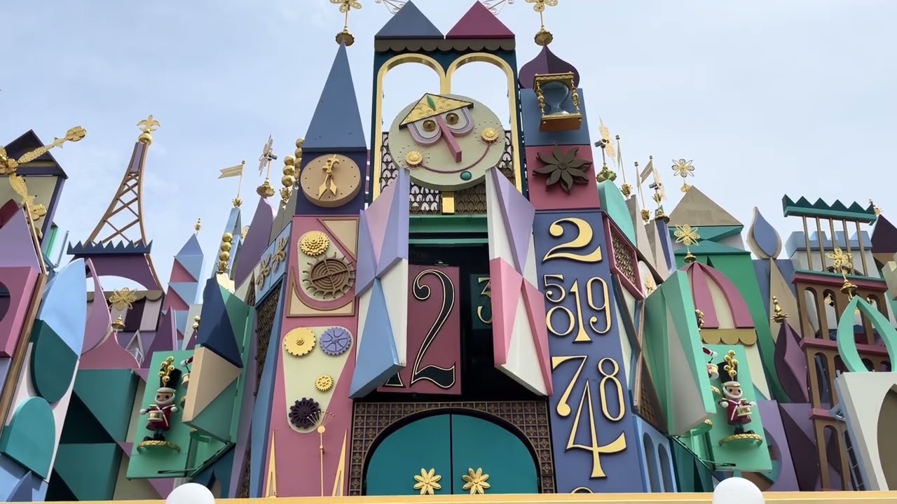 東京ディズニーランド イッツ・ア・スモールワールドのクロックタワー