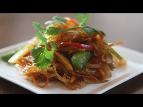 cellophane-noodle-veggie-stir-fry-(bun-tau-xao)