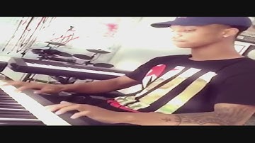 talented dude makes a beat from scratch then jumps in the pool 𝒷𝓊𝓉 𝓉𝓇𝒶𝓈𝒽