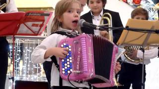 Madlyn accordéon 8 ans - JOLIE POUPÉE RUSSE extrait - Enfant prodige accordéon