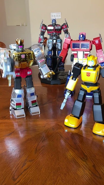 Commading all my Robosen Transformers