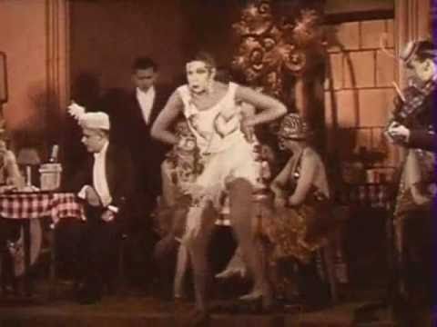 Josphine Baker, em cenas de 1927. Canta Josphine B...