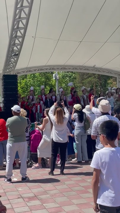 Творческий детский 👦🏼👧🏼👧🏽🧒🏻коллектив 🎶🎷🎹👯‍♀️🕺🏾поздравил детей с 1 июня ...