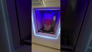 한국의 무인커피숖 자동판매 아이스카페라떼 Korea's automated coffee shop selling iced café latte [한국음식][Korean food]