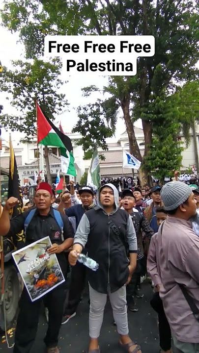 Yel-yel Free Palestina Digaungkan Ribuan Umat Islam Solo Raya