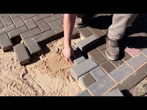 Video: Cómo instalar tejas de asfalto: 14 pasos (con imágenes)