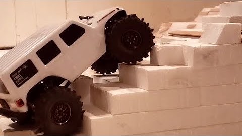 Scx24 Jlu picks a line #axial #scx24 #microcrawler #injora #rccrawler #rc4wd