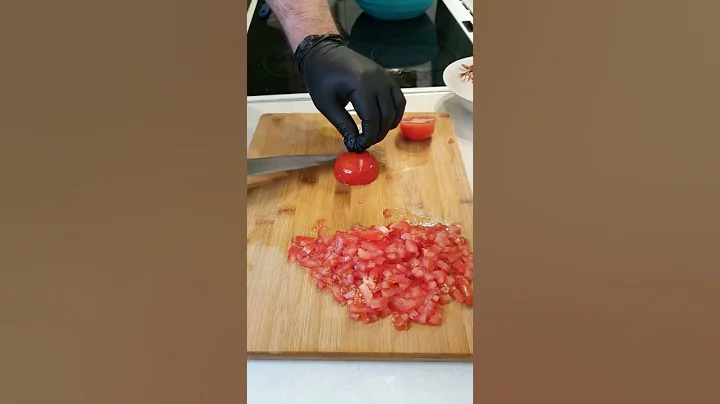 облизывание ломтиков помидоров