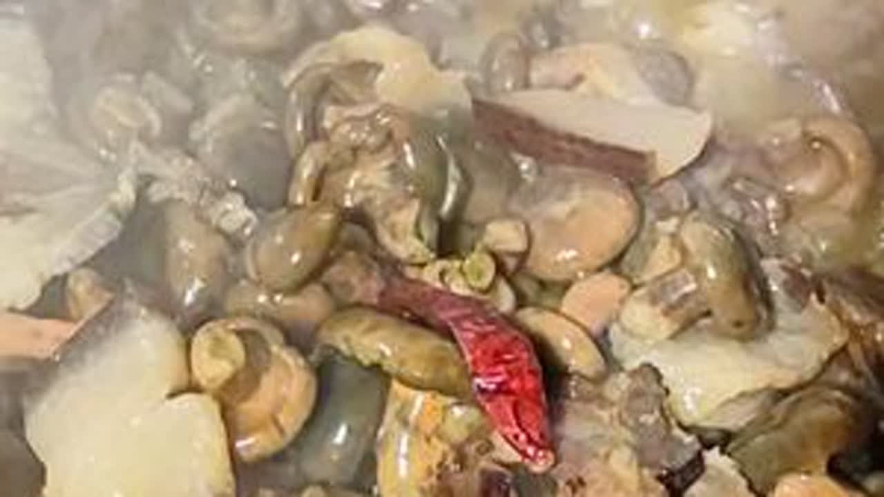 腊肉炖黄枞菌，汤汁浓稠好下饭，常德厨子制作分享