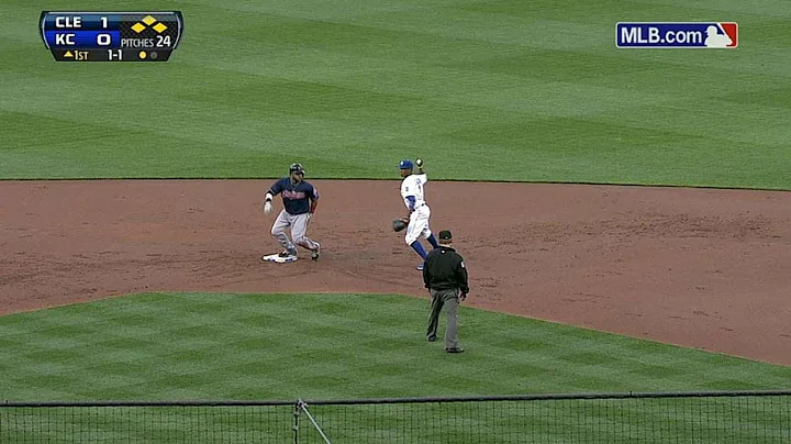 CLE@KC: Aviles' bouncer plates the Tribe's second ...