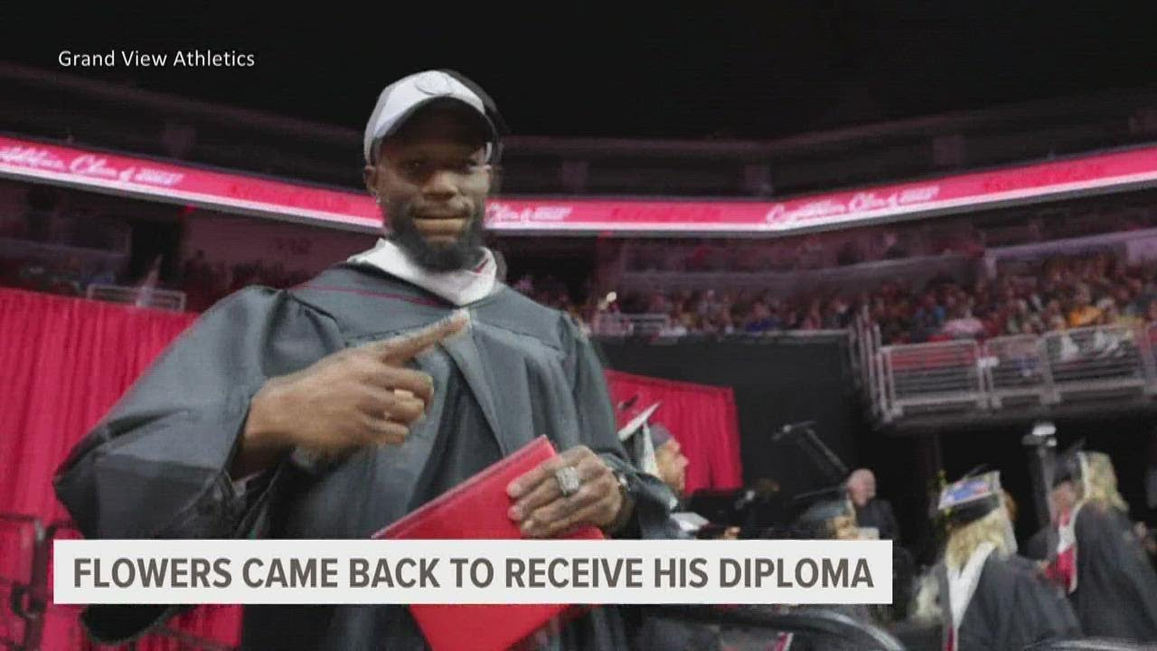 Grand View's Dallis Flowers receives diploma and signs NFL contract in