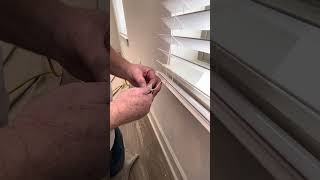 Repairing broken slats on a mini blind by Maintenance 101 6 views 1 month ago 3 minutes, 58 seconds