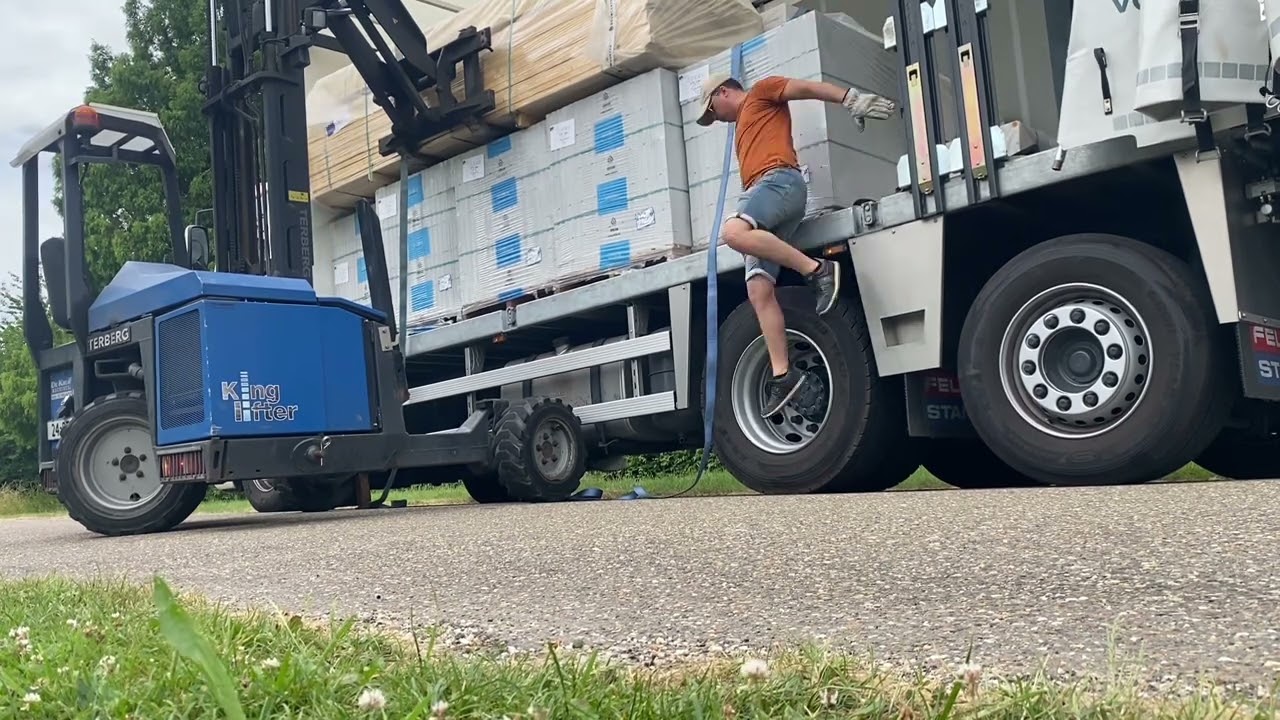 Stenen lossen met kooiaap