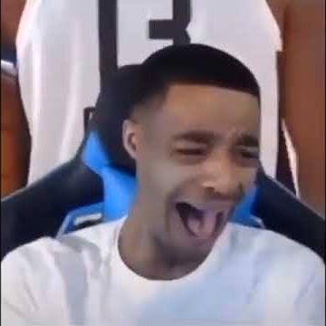 ريأكشن رجل يضحك بصوت الفقمه😂😆 #رياكشن #مضحك #laugh #reaction