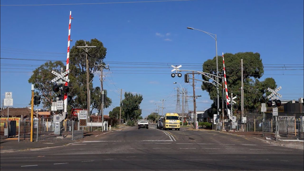 Settlement Road, Thomastown, Vic | Metro Railway Crossing