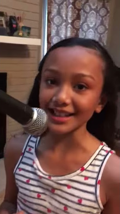 Eliana (my niecey) sings a little Celine