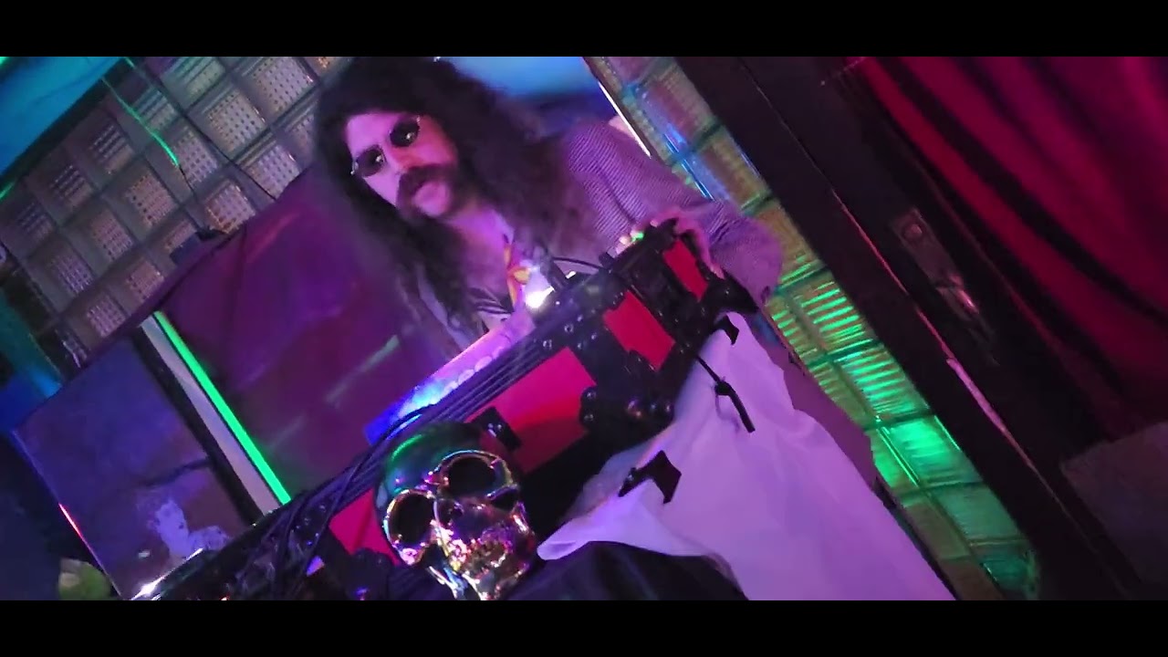 Trans World Airlines preforming @vaporspace_stl @popsbluemoon Digiquarium