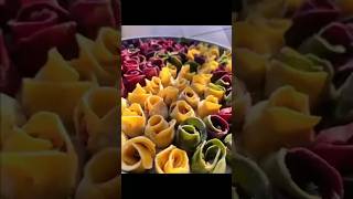 Manti Deği̇l, Bu Resmen Sanatrenkli Renkli, Çiçek Gibi..