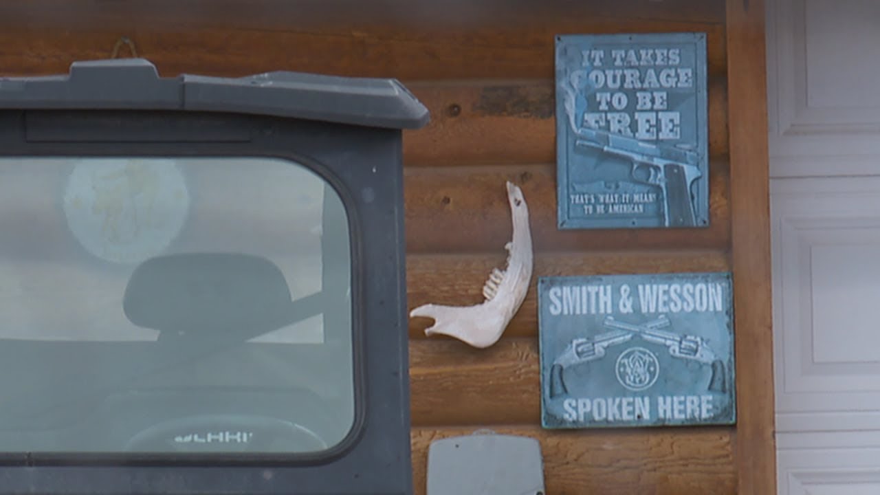 Homeowners with 'Smith and Wesson Spoken Here' Sign Shoot Burglar