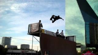 D TOWN Throw Down Vert