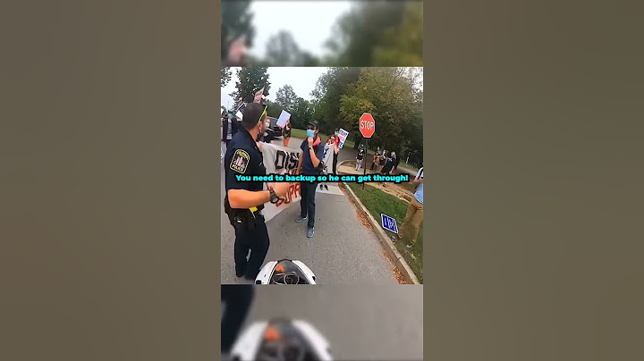 📹 Protesters try to stop biker in the middle of the road 😱     👤 #protest #police #biker #shorts