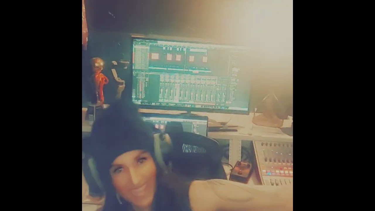 IMA O.G IVORY ARCHER (Visualizer)