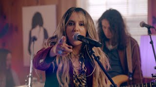 lainey wilson small town girl live full band performance