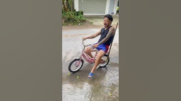 Cảm động bác khờ khóc nhè khi bị chủ quán tạp hoá mắng khi trốn đi chơi với bạn