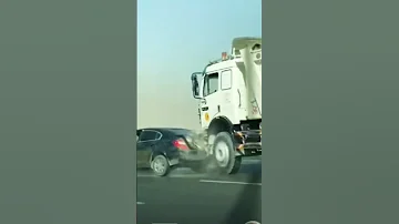 فيديو على متهور كان يرقص بالعربية والباب مفتوح علي طريق السويس 