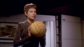 T'pol attempts to cheer Archer up