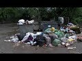 Чернівці у смітті: місто не прибиратимуть ще щонайменше до середини червня