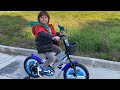 Fatih Selim’e bisiklet aldık artık çocuk bisikletine binecek.4 tekerlekli rüzgar güllü mavi bisiklet