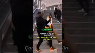 Türkçe Şarkılar İngilizce Olsaydı Nasıl Olurdu? 🤔 Sinan Yılmaz - Lingo Lingo Şişeler