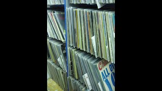 видео: 20 кг виниловых пластинок из Германии. То что удалось найти на улицах Дюссельдорфа. картинка: 20 кг виниловых пластинок из Германии. То что удалось найти на улицах Дюссельдорфа.