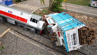 The Story of Oleng New Tawakal Truck Desperate Trobos Train Door Cross Until Hit